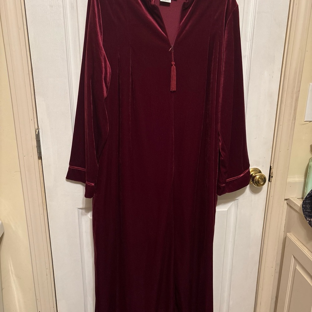 Women’s vintage cinema etile gown/ lounge wear size medium